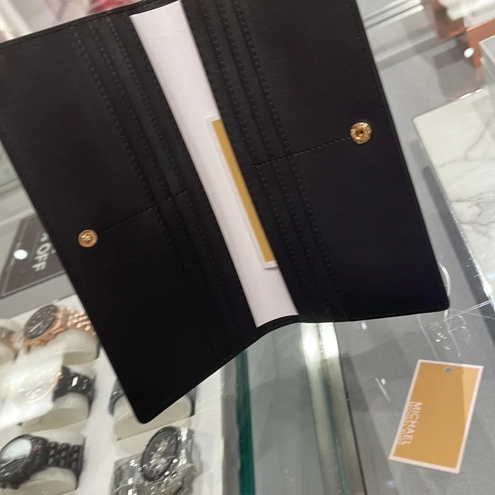 MICHAEL KORS
Reed Large Pebbled Leather Snap Wallet
Style# 35S3G6RE3L
Black 
NWT - Picture 4 of 16